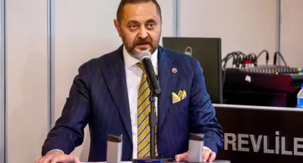 AK Partili Ünal’dan belediyeye eleştiri: Karşıyaka’nın kaderi çöp yığınları olamaz!