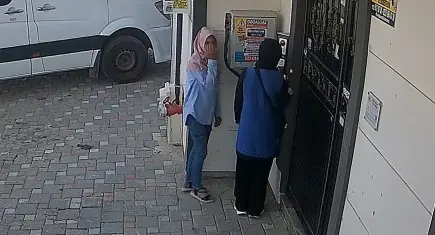 Apartman zillerini rastgele çalarak içeri giren hırsız tutuklandı