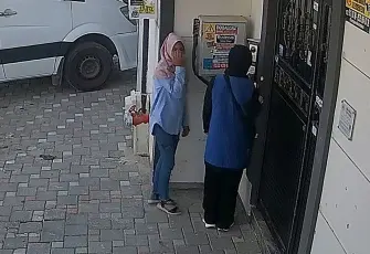 Apartman zillerini rastgele çalarak içeri giren hırsız tutuklandı