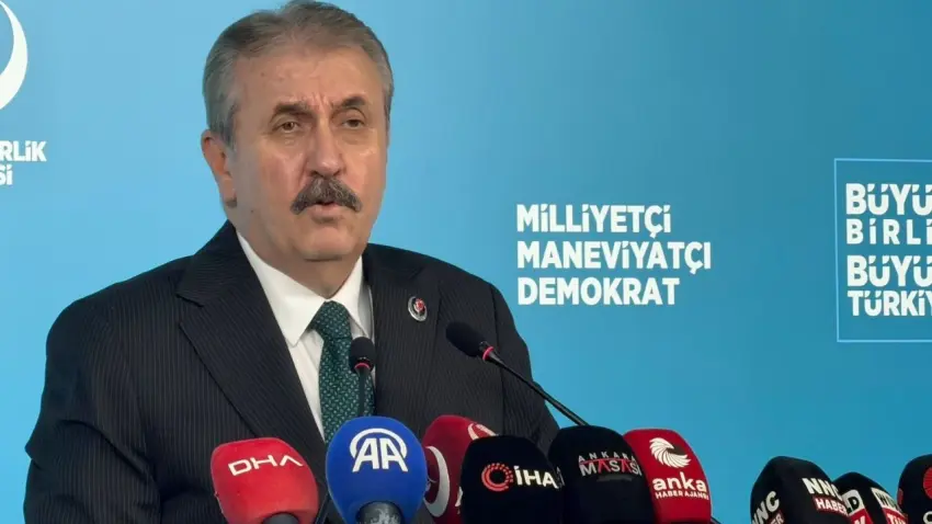 BBP Lideri Destici’den Azerbaycan’daki başörtüsü tartışmalarına çağrı haberinin görseli