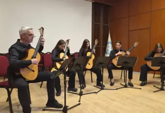 Beş ülkeden gençler Ege Üniversitesinde müzik ve dansla buluştu