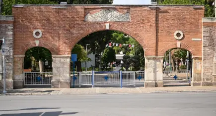 Bornova’da parklara motosiklet girişine bariyerli önlem