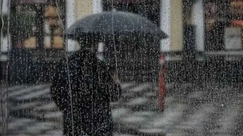 İstanbul, İzmir, Bursa ve Antalya dikkat! Bakanlık saat vererek uyardı: Sel ve çatı uçmasına karşı tedbir alın haberinin görseli