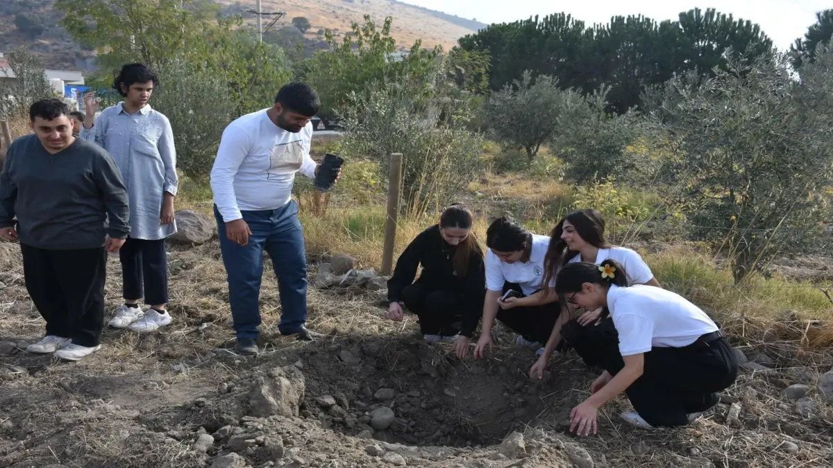 Menemen’de özel eğitim öğrencileriyle fidan dikimi ve dayanışma etkinliği görseli