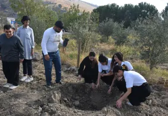Menemen’de özel eğitim öğrencileriyle fidan dikimi ve dayanışma etkinliği