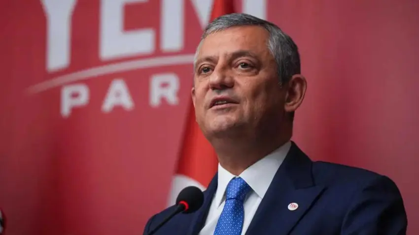 Özel’den Halk TV’ye destek ziyareti: Türkiye susturulamaz haberinin görseli