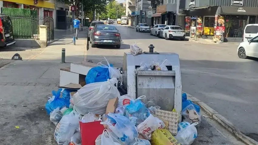 Karşıyaka’da çöp krizi siyaseti karıştırdı: Başkan yurt dışında, CHP'de istifa depremi! - Fotoğraf 1