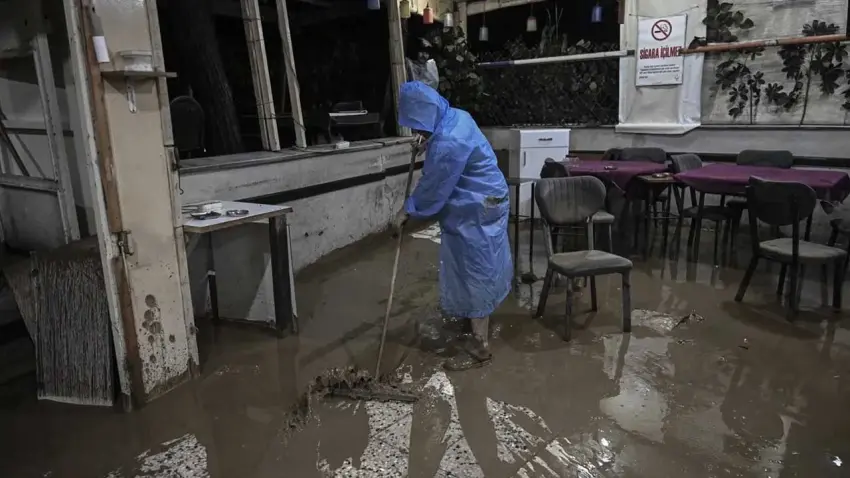 İstanbul sele teslim oldu:Gece boyu kurtarma seferberliği! haberinin görseli