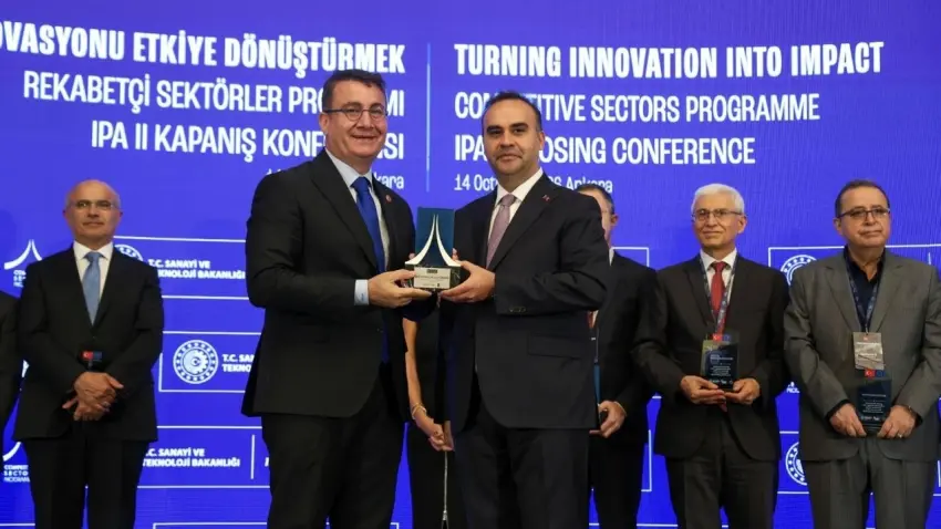 İzmir NIC Projesi’ne Bakan Kacır’dan ‘Üstün Proje Ödülü’! haberinin görseli