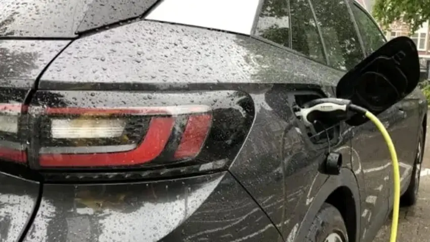 Elektrikli araç sahipleri dikkat! Yağmurda şarj etmek tehlikeli mi? - Fotoğraf 2
