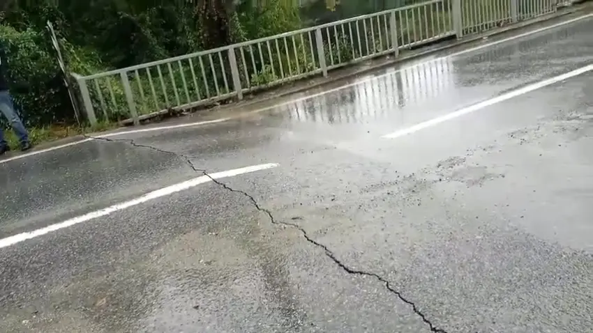 Sakarya’da sel felaketi! Evler yıkıldı, yüzlerce öğrenci mahsur kaldı - Fotoğraf 2