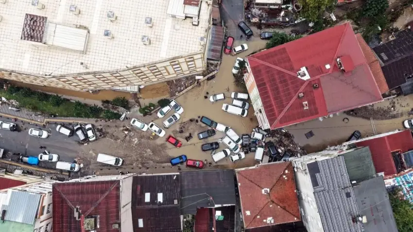 İstanbul'da sel felaketinde bilanço ağırlaşıyor: Ölü sayısı yükseldi - Fotoğraf 1