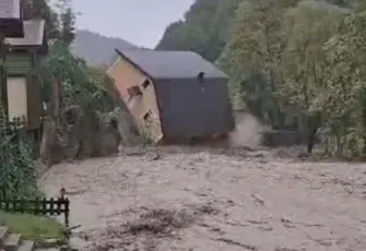 Sakarya’da sel felaketi! Evler yıkıldı, yüzlerce öğrenci mahsur kaldı