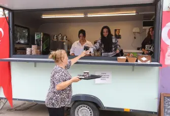 Üniversiteli gençlerden Engelsiz Kafe’ye gönüllü destek