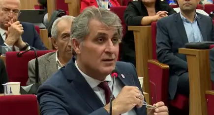 YENİ Partili Kaynarca’dan Tugay’a mecliste boş kağıtlı istifa çağrısı
