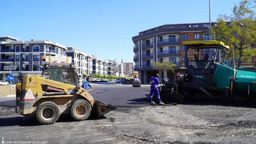 Bergama’dan Foça’ya yol yenileme çalışmaları sürüyor haberinin görseli