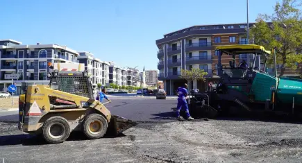 Bergama’dan Foça’ya yol yenileme çalışmaları sürüyor