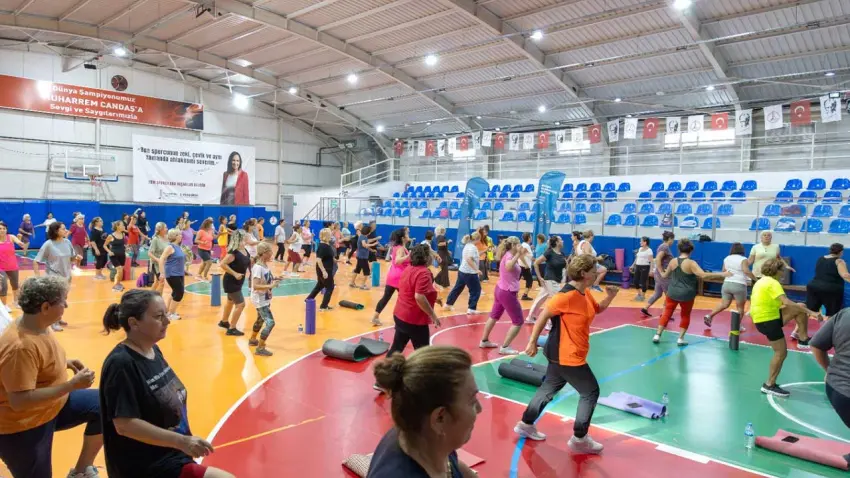 Karşıyaka’da ücretsiz sabah sporları başladı - Fotoğraf 1