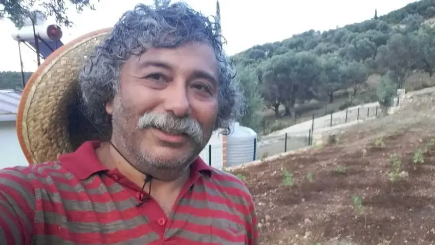 Üretici tarladan, toprak tohumdan kopuyor - Fotoğraf 1