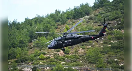 Foça’da uluslararası keskin nişancı buluşmasında helikopterden atış