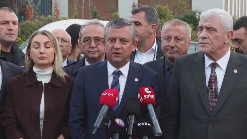 İBB’ye yönelik yolsuzluk davası sonrası Özgür Özel ve Müsavat Dervişoğlu açıklamalarda bulundu haberinin görseli