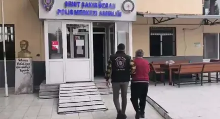 İzmir’de 74 adrese eş zamanlı operasyon: 164 gözaltı