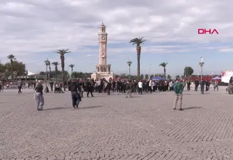 İzmir’de Cumhuriyet coşkusu bayrak dokuma etkinliğiyle başladı