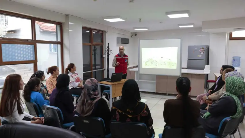 Konak’ta kadınlara afet farkındalık eğitimi haberinin görseli
