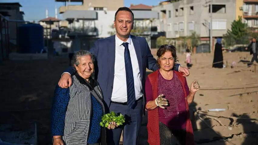 Bornova’da Türkiye’nin ilk karbon sıfır kent bostanı üretime başladı - Fotoğraf 1