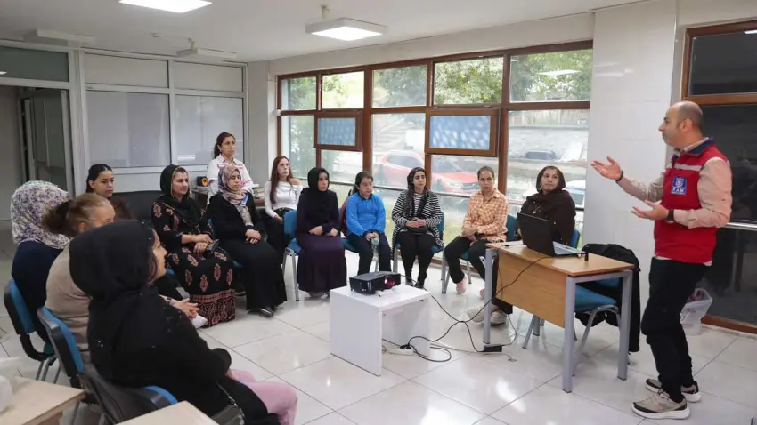 Konak’ta kadınlara afet farkındalık eğitimi - Fotoğraf 1