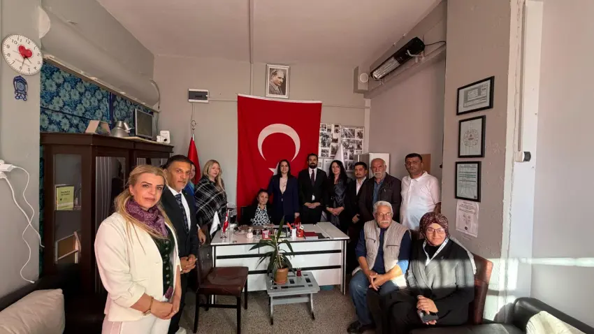 DEVA Partisi heyetinden İzmir’de dernek ve muhtarlık ziyaretleri - Fotoğraf 1