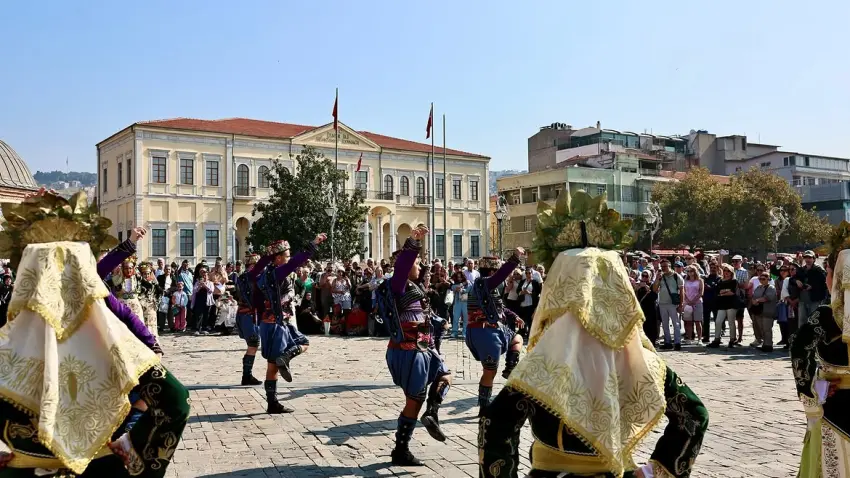 İzmir’de Cumhuriyet coşkusu başlıyor: 14 gün boyunca etkinlikler düzenlenecek - Fotoğraf 1