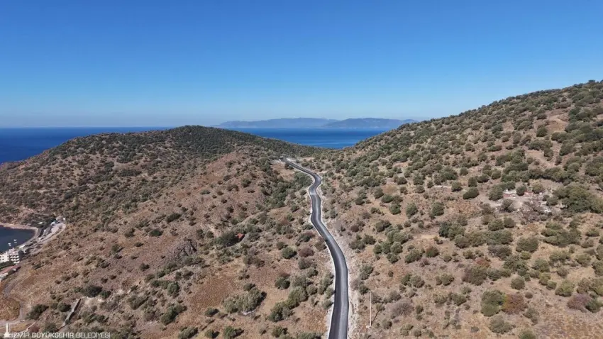 Bergama’dan Foça’ya yol yenileme çalışmaları sürüyor - Fotoğraf 3