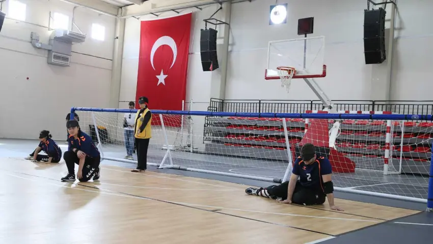 Çiğli’de görme engelli gençler goalball turnuvasında buluştu - Fotoğraf 1