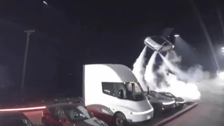 Jetgiller gerçek oluyor! Elon Musk uçan Tesla Roadster’ı tanıttı - Fotoğraf 2