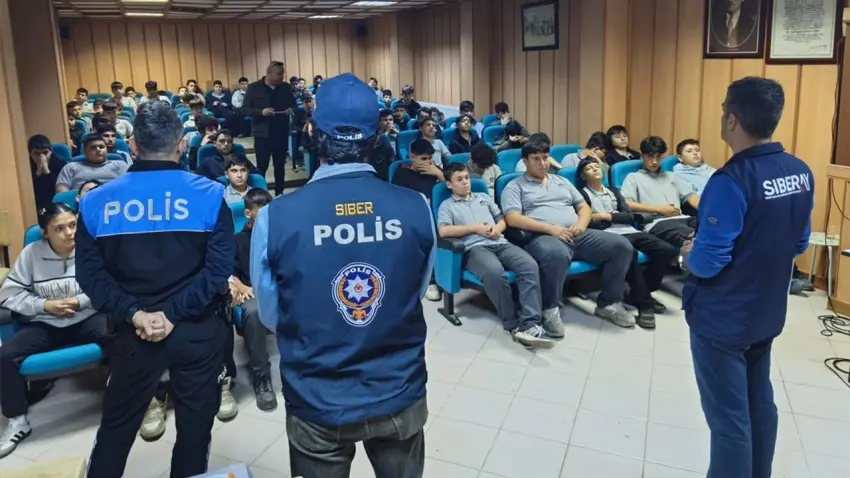 Ödemiş’te öğrencilere siber zorbalık ve güvenli internet eğitimi haberinin görseli