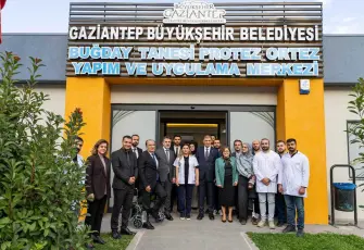 Başkan Tugay, Gaziantep’te sosyal belediyecilik hizmetlerini inceledi