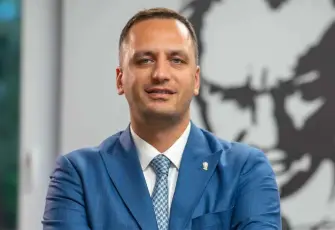 Ege Üniversitesi'nde gece yarısı köpek operasyonu: Ömer Eşki'den açıklama!