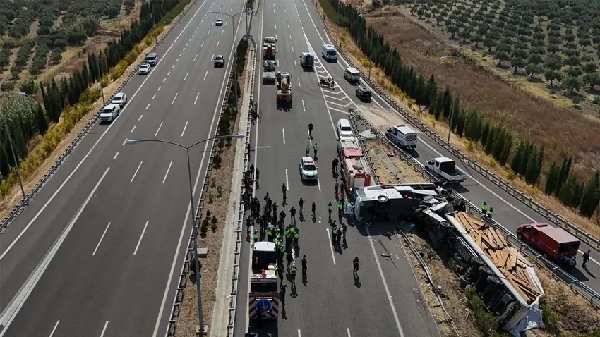 Manisa’daki feci kazada can kaybı 12’ye yükseldi haberinin görseli