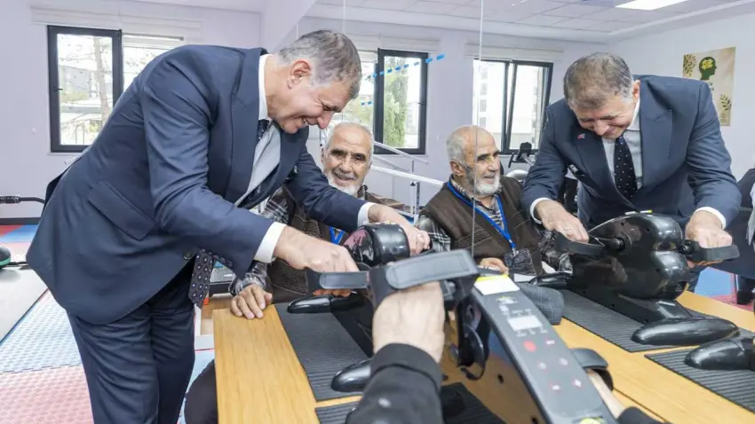 Başkan Tugay, Gaziantep’te sosyal belediyecilik hizmetlerini inceledi - Fotoğraf 3