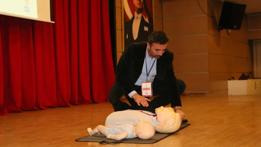 Çiğli Belediyesi’nden vatandaşlara ilk yardım eğitimi - Fotoğraf 1