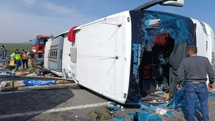Manisa’daki feci kazada can kaybı 12’ye yükseldi - Fotoğraf 1