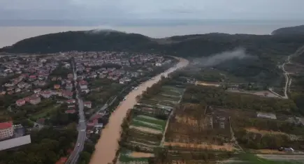 Sağanak ve fırtına Türkiye’yi vurdu! Yollar, tarım arazileri ve evler su içinde kaldı
