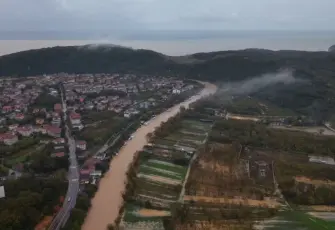 Sağanak ve fırtına Türkiye’yi vurdu! Yollar, tarım arazileri ve evler su içinde kaldı