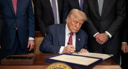 Trump, Rusya’ya yönelik yaptırımları son anda askıya aldı