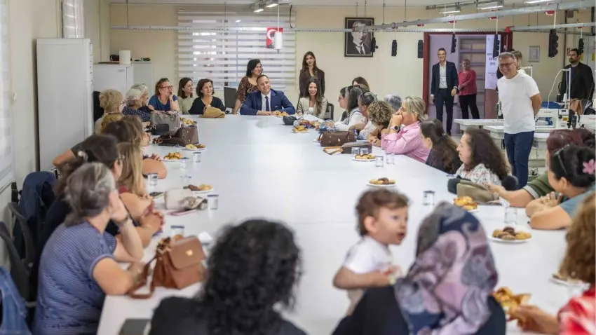 Bornova’da kadın emeği vurgusu: “Kadınların gücü kapitalizmi yenecek” haberinin görseli