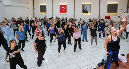 Buca’da kadınlar ücretsiz kış spor kurslarına yoğun ilgi gösterdi