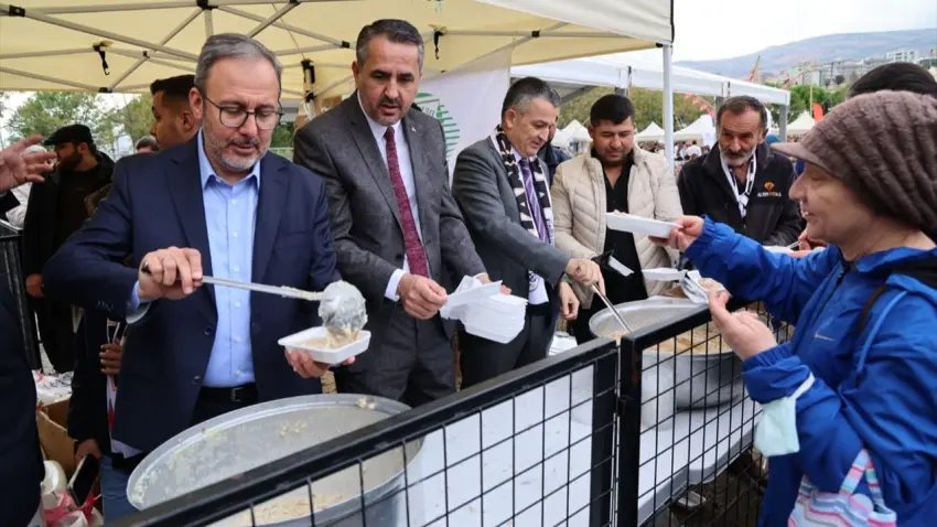 İzmir’de Manisa’nın kültürü ve yöresel lezzetleri tanıtıldı haberinin görseli