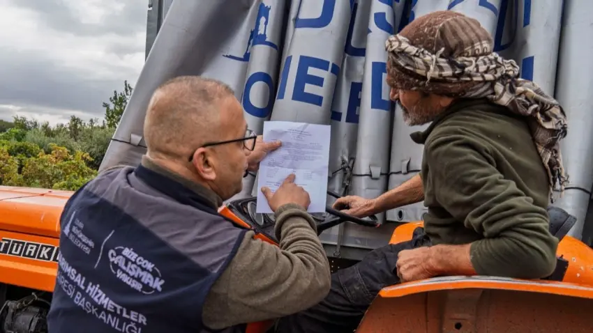 İzmir’de meraları yanan üreticilere 30 ton yem desteği - Fotoğraf 2