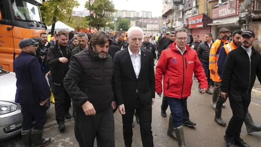 İstanbul’da selde kaybolan 2 kişi aranıyor: 17 kilometrelik dere hattı taranıyor - Fotoğraf 2